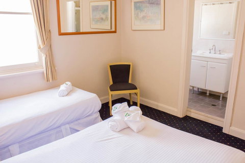 Gardners Inn Hotel - Accommodation QLD 4
