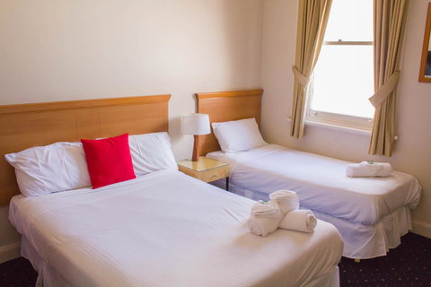 Gardners Inn Hotel - Accommodation QLD 3
