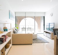 Newly settled three bedrooms apartment in CBD - Accommodation QLD