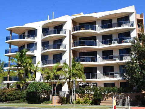 Millennium 102 With Pool In Complex - Accommodation QLD 6