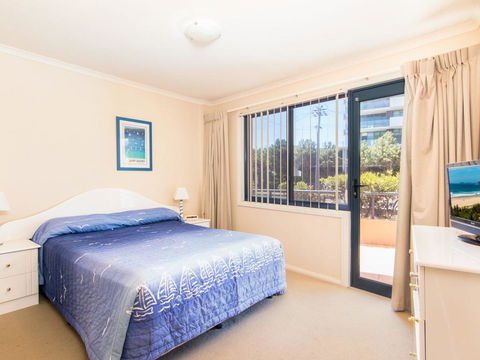 Millennium 102 With Pool In Complex - Accommodation QLD 3