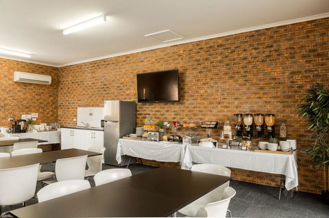 Hume Country Motor Inn - Accommodation QLD 1