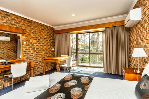Hume Country Motor Inn - Accommodation QLD 4