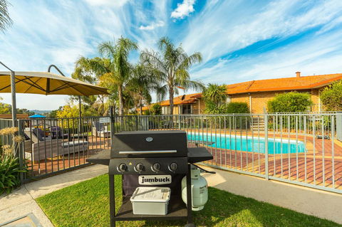Hume Country Motor Inn - Accommodation QLD 2