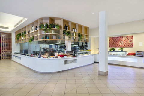 Crowne Plaza Alice Springs Lasseters, An IHG Hotel - Accommodation QLD 1