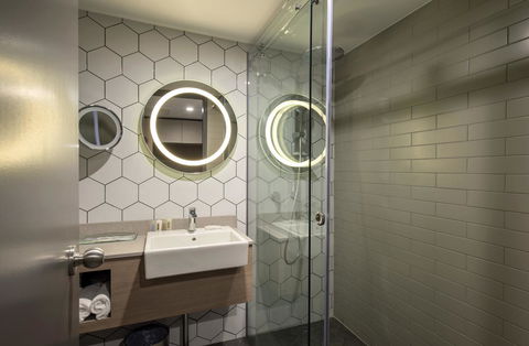 Crowne Plaza Alice Springs Lasseters, An IHG Hotel - Accommodation QLD 29