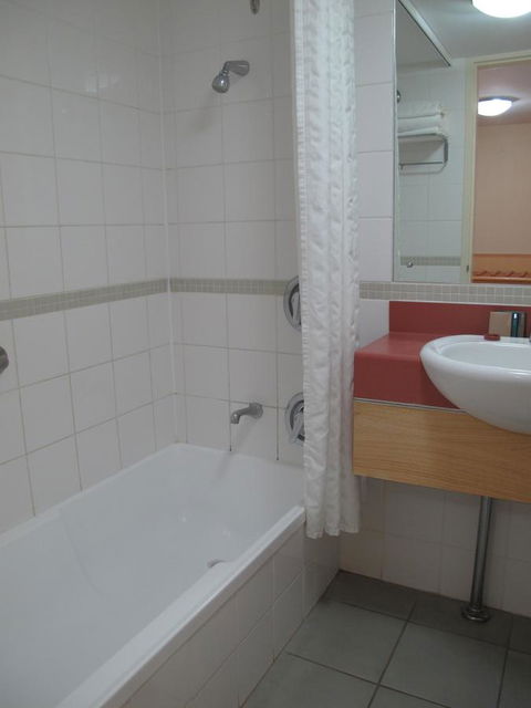 Crowne Plaza Alice Springs Lasseters, An IHG Hotel - Accommodation QLD 6