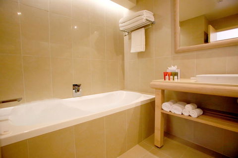 Crowne Plaza Alice Springs Lasseters, An IHG Hotel - Accommodation QLD 30