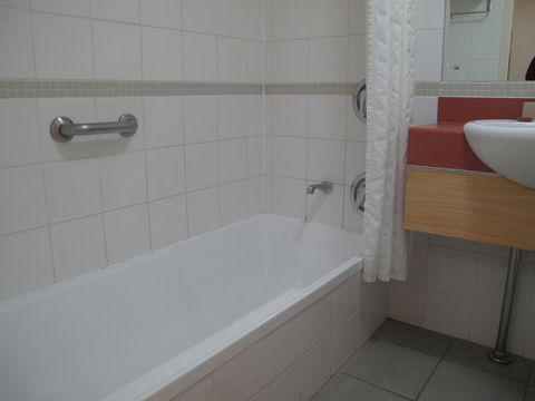 Crowne Plaza Alice Springs Lasseters, An IHG Hotel - Accommodation QLD 5