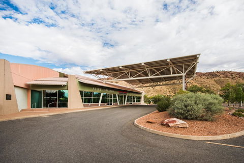 Crowne Plaza Alice Springs Lasseters, An IHG Hotel - Accommodation QLD 11
