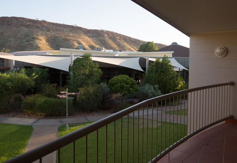 Crowne Plaza Alice Springs Lasseters, An IHG Hotel - Accommodation QLD 18