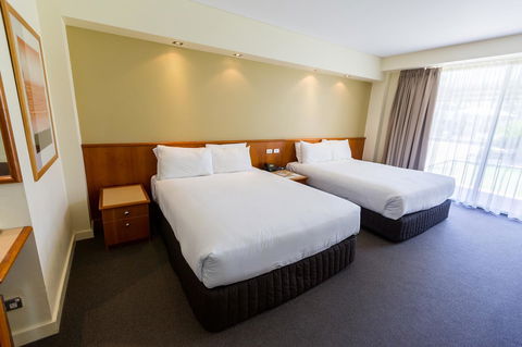 Crowne Plaza Alice Springs Lasseters, An IHG Hotel - Accommodation QLD 9