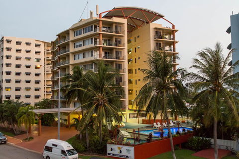 Cullen Bay Resorts - Accommodation QLD 0