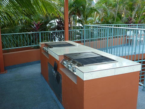 Cullen Bay Resorts - Accommodation QLD 17