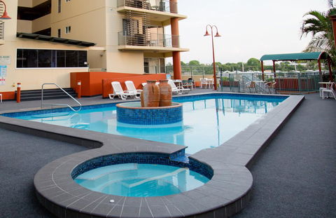 Cullen Bay Resorts - Accommodation QLD 3