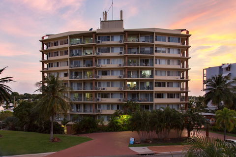 Cullen Bay Resorts - Accommodation QLD 12
