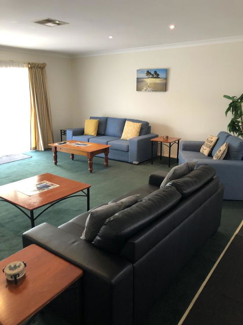 Beaches Serviced Apartments - Accommodation QLD 7