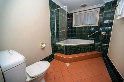 Beaches Serviced Apartments - Accommodation QLD 33