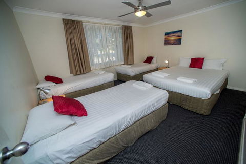Beaches Serviced Apartments - Accommodation QLD 0