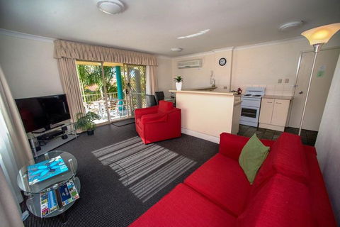 Beaches Serviced Apartments - Accommodation QLD 12