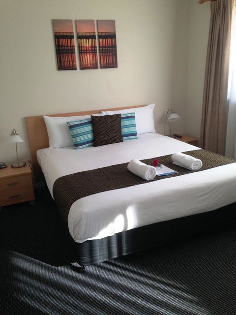 Beaches Serviced Apartments - Accommodation QLD 40