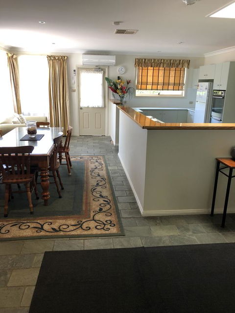 Beaches Serviced Apartments - Accommodation QLD 5