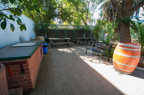 Elkira Court Motel - Accommodation QLD 1