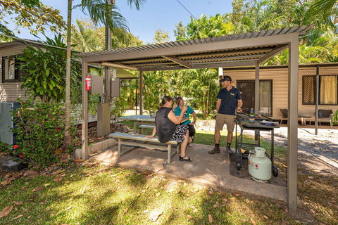 Oasis Tourist Park - Accommodation QLD 5