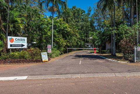 Oasis Tourist Park - Accommodation QLD 1
