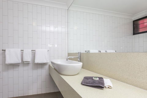 Discovery Resorts - Kings Canyon - Accommodation QLD 26