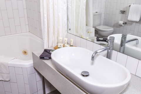 Discovery Resorts - Kings Canyon - Accommodation QLD 14