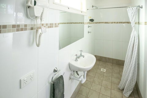 Glen Helen Lodge - Accommodation QLD 14