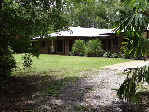 DARWIN'S SHADY ACRES RETREAT - Accommodation QLD 1