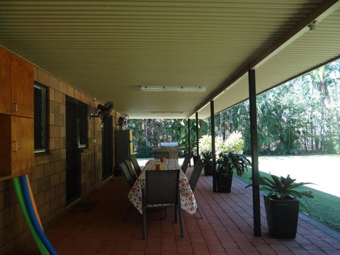DARWIN'S SHADY ACRES RETREAT - Accommodation QLD 6