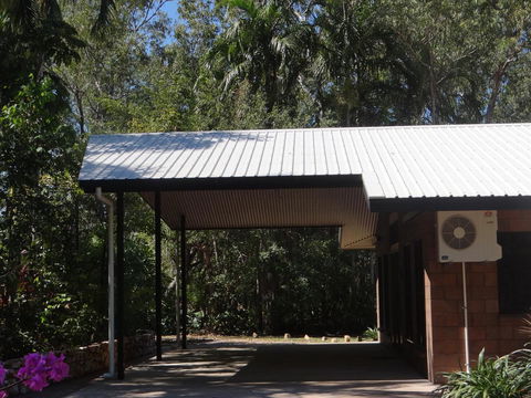 DARWIN'S SHADY ACRES RETREAT - Accommodation QLD 3