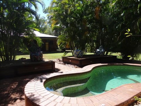 DARWIN'S SHADY ACRES RETREAT - Accommodation QLD 12