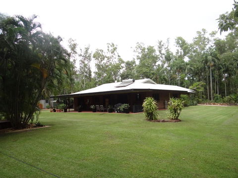 DARWIN'S SHADY ACRES RETREAT - Accommodation QLD 0