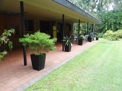 DARWIN'S SHADY ACRES RETREAT - Accommodation QLD 7