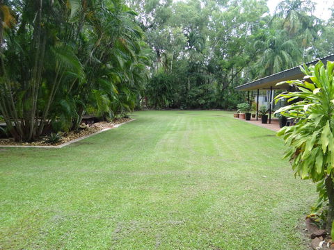 DARWIN'S SHADY ACRES RETREAT - Accommodation QLD 8