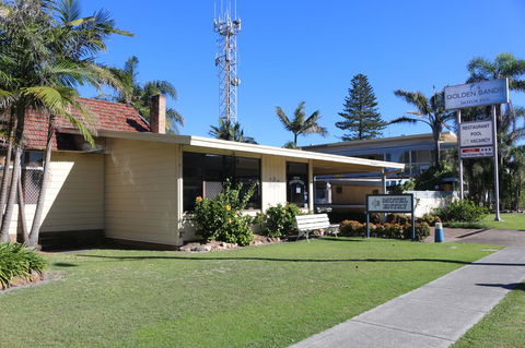 Golden Sands Motor Inn - Accommodation QLD 10