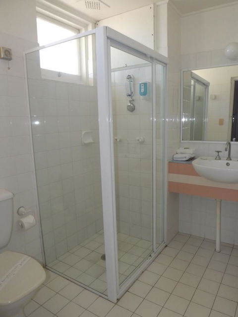 Golden Sands Motor Inn - Accommodation QLD 27