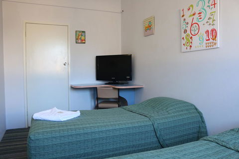 Golden Sands Motor Inn - Accommodation QLD 19
