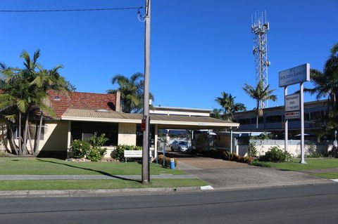Golden Sands Motor Inn - Accommodation QLD 18