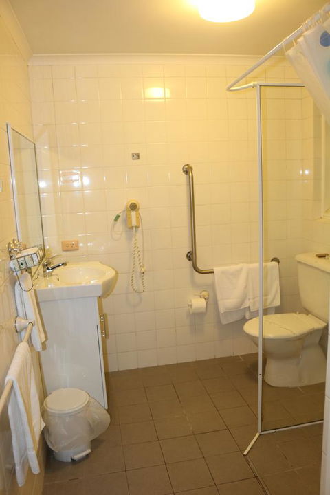 Golden Sands Motor Inn - Accommodation QLD 23