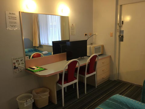 Golden Sands Motor Inn - Accommodation QLD 14