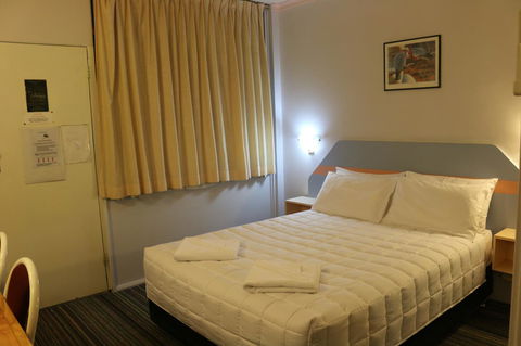 Golden Sands Motor Inn - Accommodation QLD 16