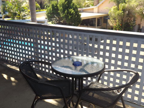 Golden Sands Motor Inn - Accommodation QLD 6