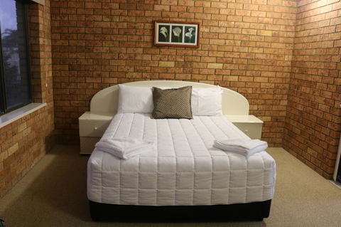 Golden Sands Motor Inn - Accommodation QLD 0