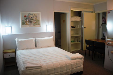 Golden Sands Motor Inn - Accommodation QLD 1
