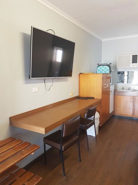 Safari Lodge Motel - Accommodation QLD 2